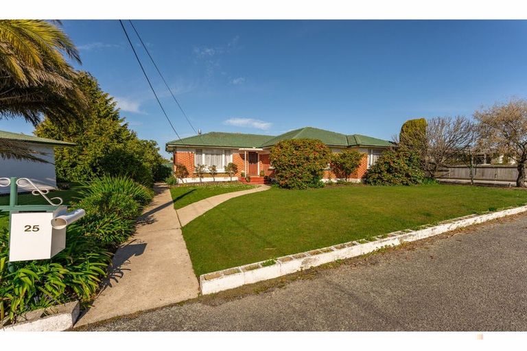 Photo of property in 25 Hughes Street, Waimate, 7924
