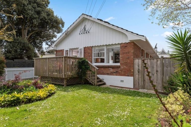 Photo of property in 1/126a Vauxhall Road, Narrow Neck, Auckland, 0624