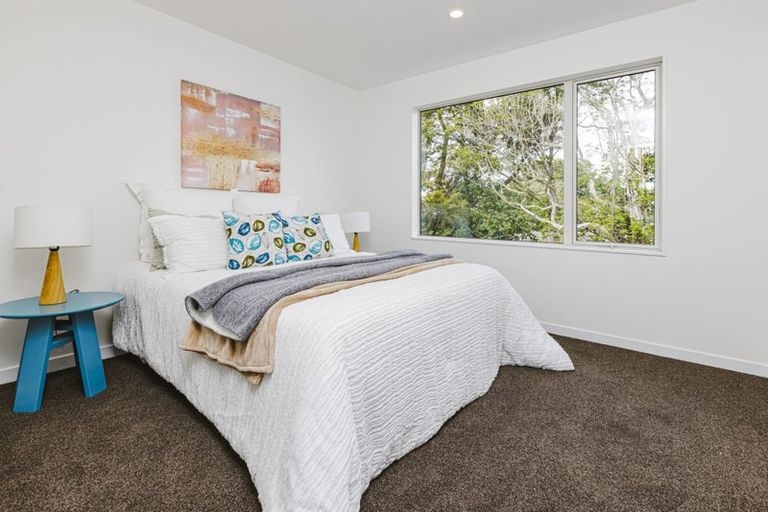 Photo of property in 76a Glenmore Road, Sunnyhills, Auckland, 2010