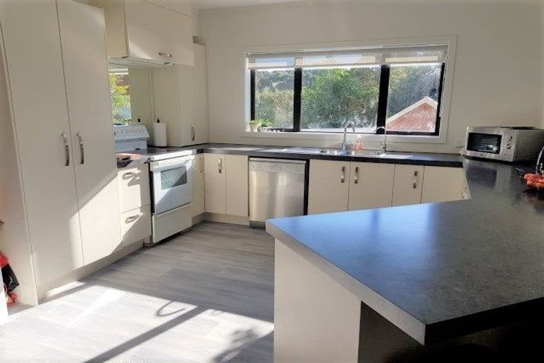 Photo of property in 3 Oak Avenue, Paremata, Porirua, 5024