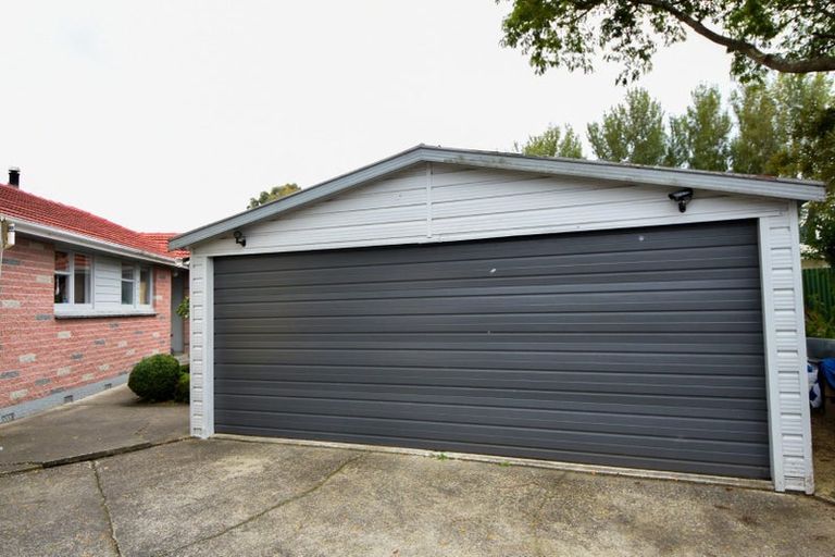 Photo of property in 1 Hughan Place, Carterton, 5713