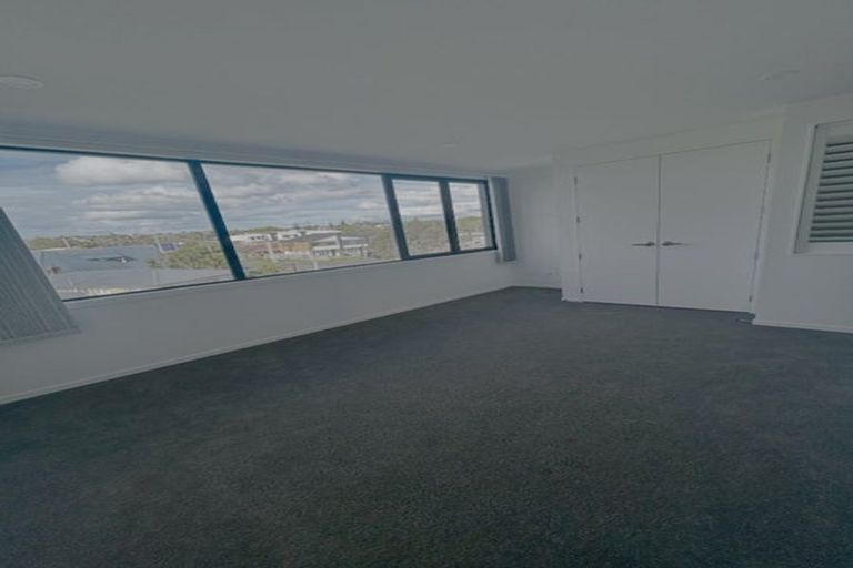 Photo of property in 15 Tiraumea Drive, Pakuranga, Auckland, 2010