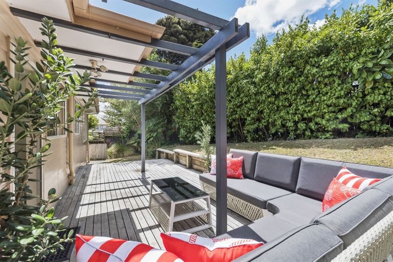 Photo of property in 1/46 Blakeborough Drive, Forrest Hill, Auckland, 0620