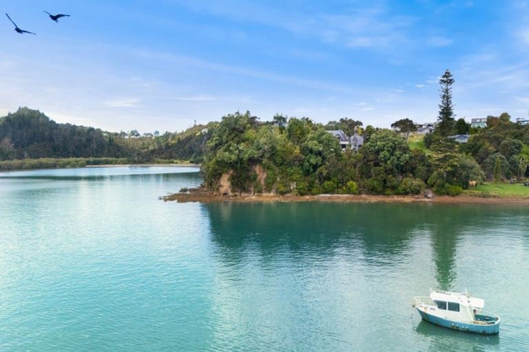 Photo of property in 16 James Clendon Place, Okiato, Russell, 0272