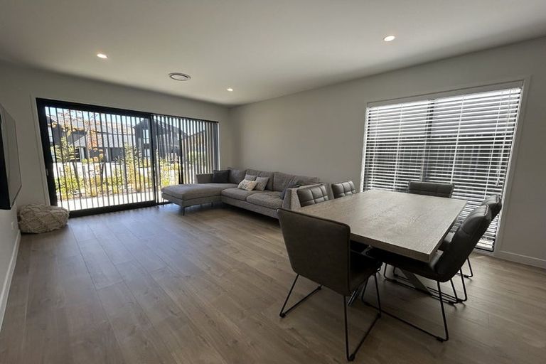 Photo of property in 17 Inder Street, Jacks Point, 9371