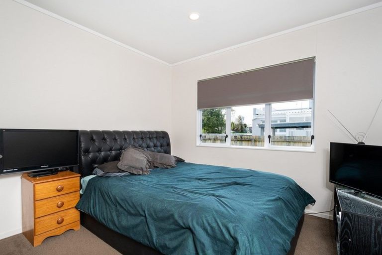 Photo of property in 8b Ascot Avenue, Henderson, Auckland, 0610