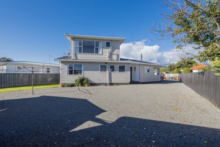 Photo of property in 9 Featherston Street, Levin, 5510