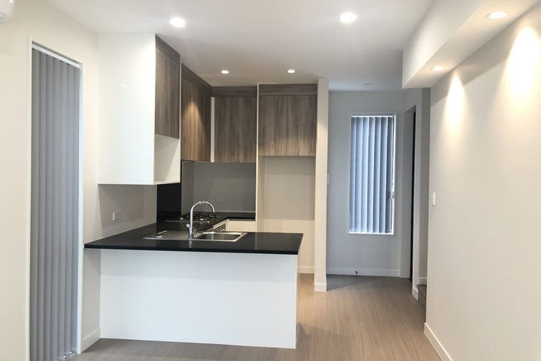 Photo of property in 7/21 Akoranga Drive, Northcote, Auckland, 0627