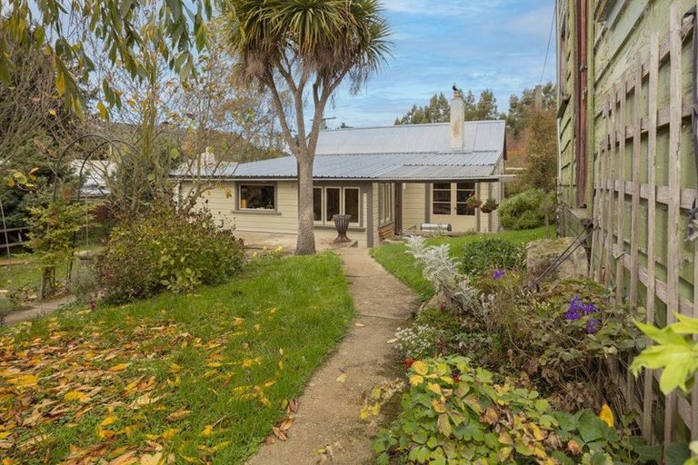 Photo of property in 16 Wellington Street, Enfield, Oamaru, 9491