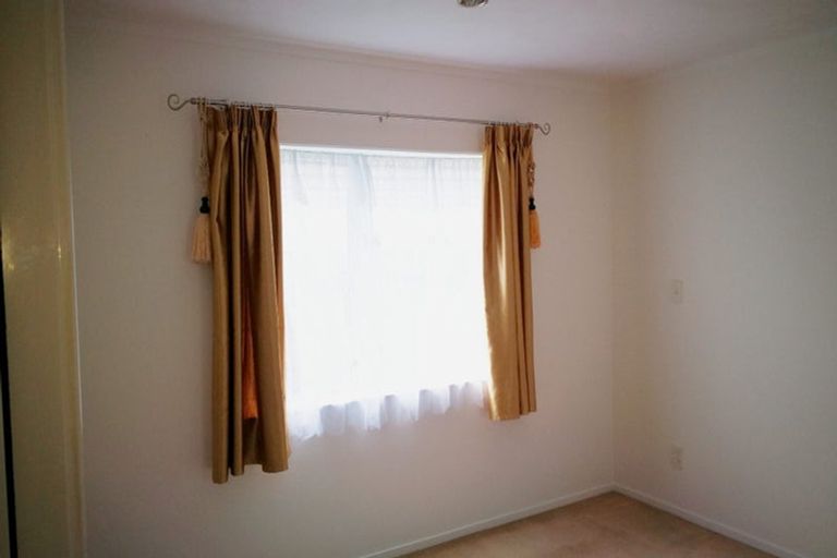 Photo of property in 2/20 Steeple Rise, Pakuranga, Auckland, 2010