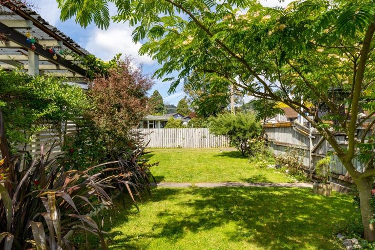 Photo of property in 16 Wairau Road, Picton, 7220