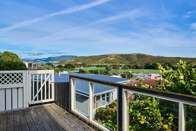 Photo of property in 9 Mana View Road, Paremata, Porirua, 5026