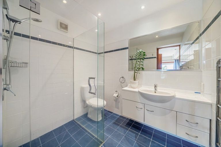 Photo of property in 62 Kiriwai Road, Paremata, Porirua, 5024