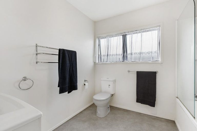 Photo of property in 399b Roscommon Road, Clendon Park, Auckland, 2103