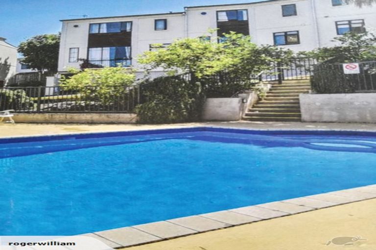 Photo of property in 7/69 Target Road, Totara Vale, Auckland, 0629