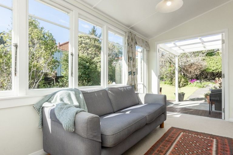 Photo of property in 43 May Avenue, Hospital Hill, Napier, 4110