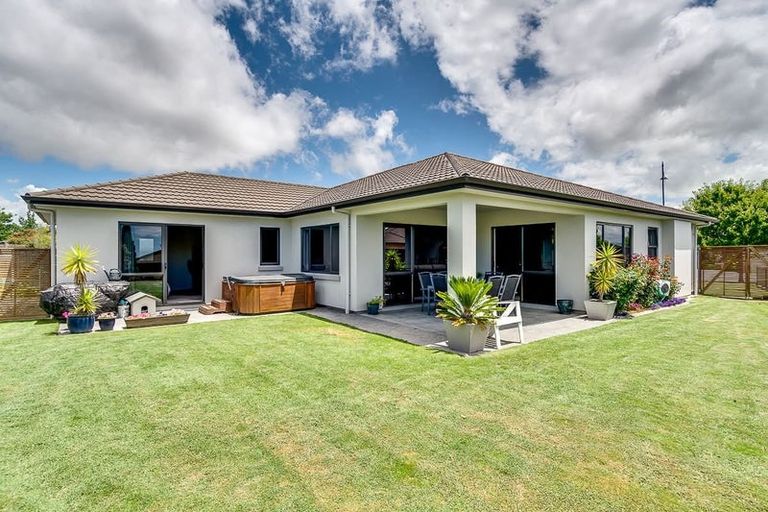 Photo of property in 15 Milford Place, Poraiti, Napier, 4112