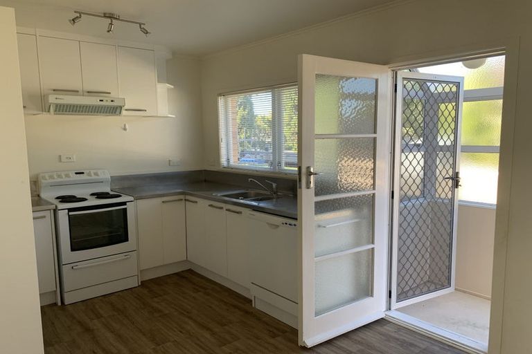 Photo of property in 2/11 Wicklow Road, Narrow Neck, Auckland, 0622