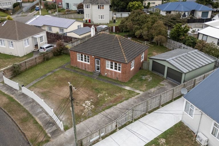 Photo of property in 8 Hughes Crescent, Taita, Lower Hutt, 5011