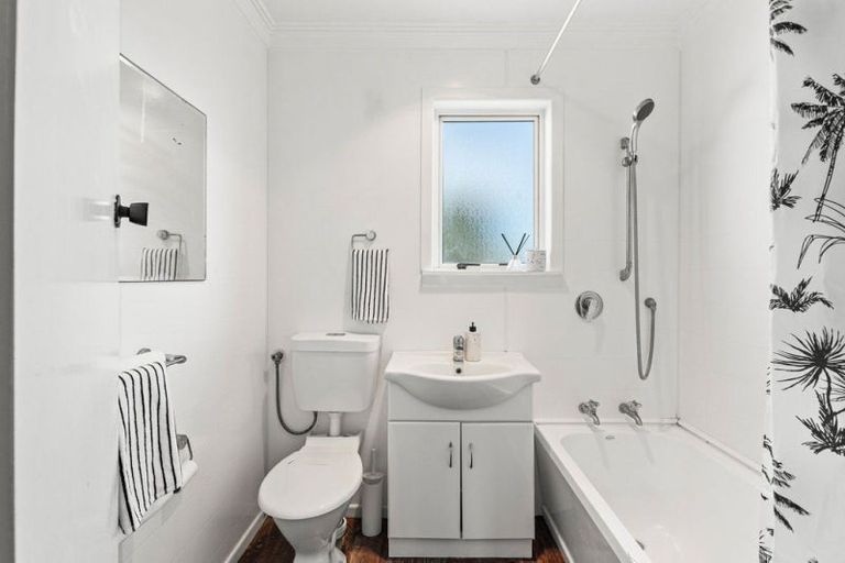 Photo of property in 73 Cornfoot Street, Castlecliff, Whanganui, 4501