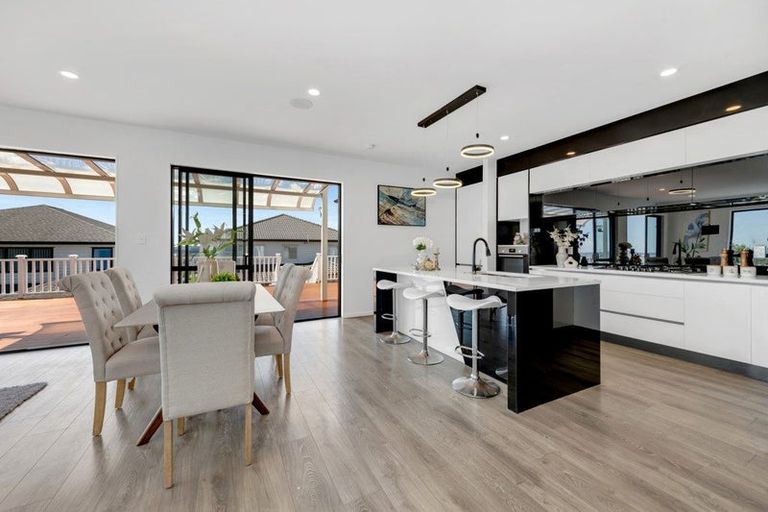 Photo of property in 10 Ripa Street, Flat Bush, Auckland, 2019