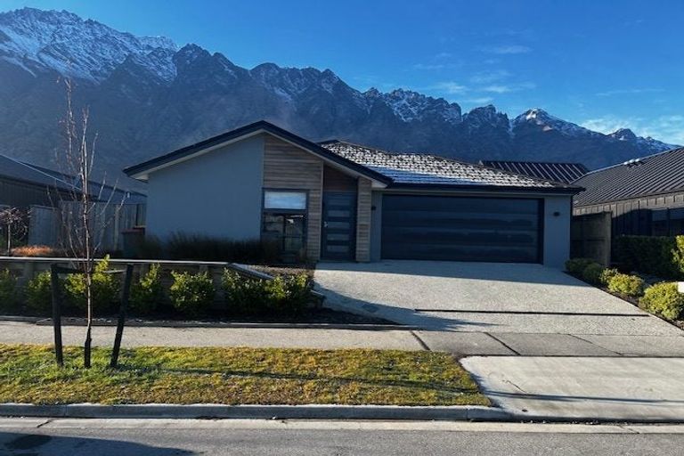 Photo of property in 10 Wheat Street, Jacks Point, Queenstown, 9371