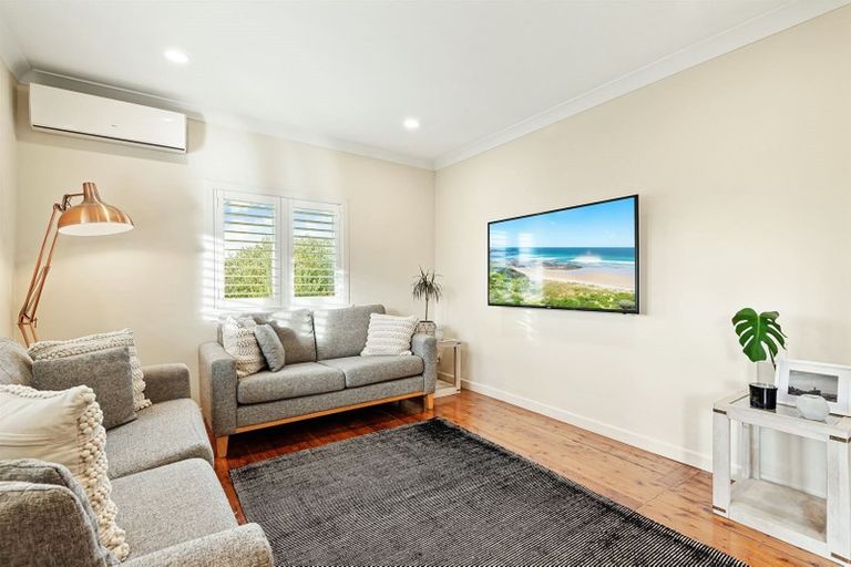 Photo of property in 1/42 Manuka Road, Glenfield, Auckland, 0629
