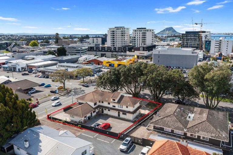 Photo of property in 2/182 Devonport Road, Tauranga, 3110