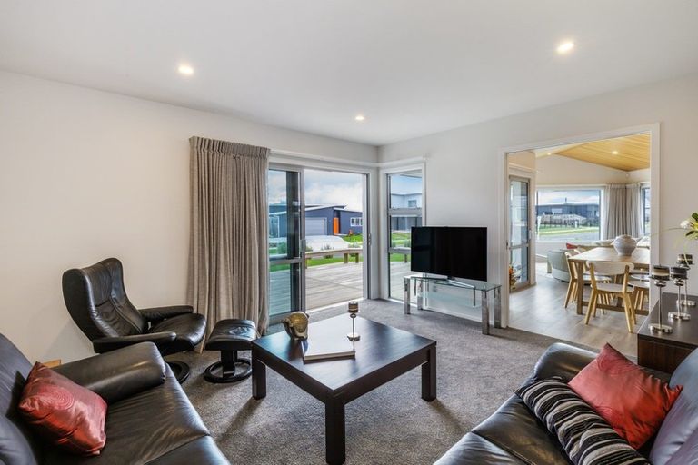 Photo of property in 2 Uku Way, Wharewaka, Taupo, 3330