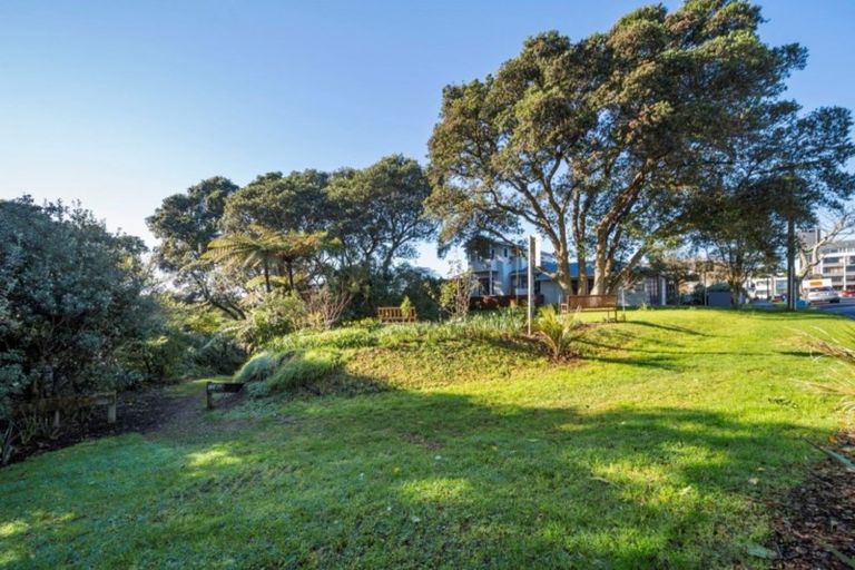 Photo of property in 1 Autere Street, Strandon, New Plymouth, 4312