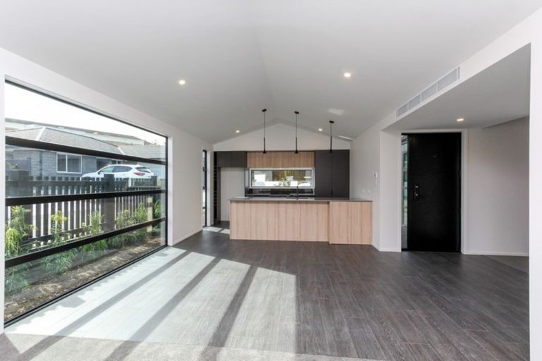 Photo of property in 11 Mackillop Way, Brooklands, New Plymouth, 4310