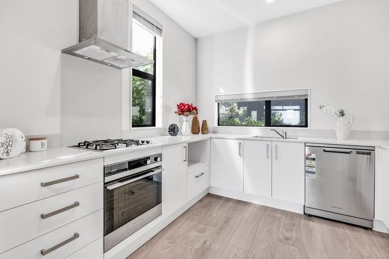 Photo of property in 15 Battalion Drive, Papakura, 2110