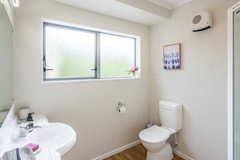 Photo of property in 105 Realm Drive, Paraparaumu, 5032