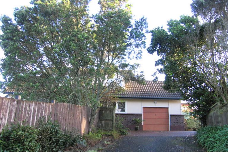 Photo of property in 8 Tadley Court, Goodwood Heights, Auckland, 2105