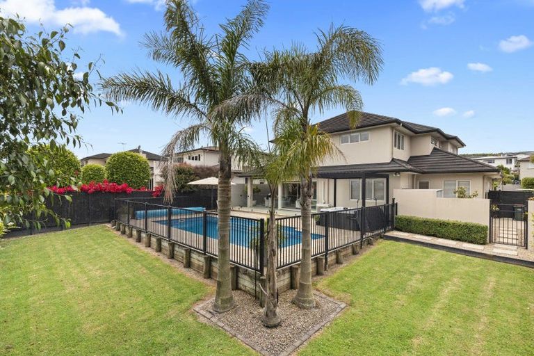 Photo of property in 18 Armstrong Farm Drive, East Tamaki Heights, Auckland, 2016