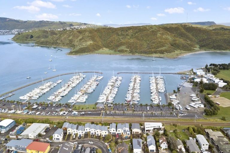 Photo of property in 8 Marina View, Paremata, Porirua, 5026