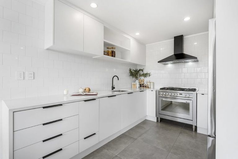 Photo of property in 36 Aldern Road, Massey, Auckland, 0614