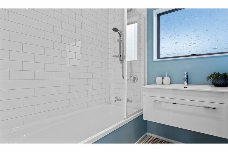 Photo of property in 1/53 Arcon Drive, Broomfield, Christchurch, 8042