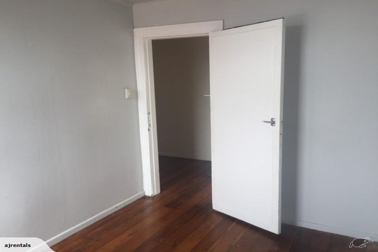 Photo of property in 1/12 Bidwill Street, Mount Cook, Wellington, 6021