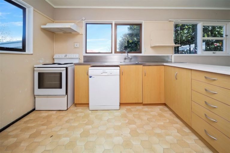Photo of property in 12 Caplen Street, Hawera, 4610