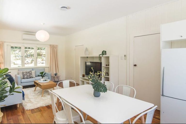 Photo of property in 36 Northland Road, Northland, Wellington, 6012