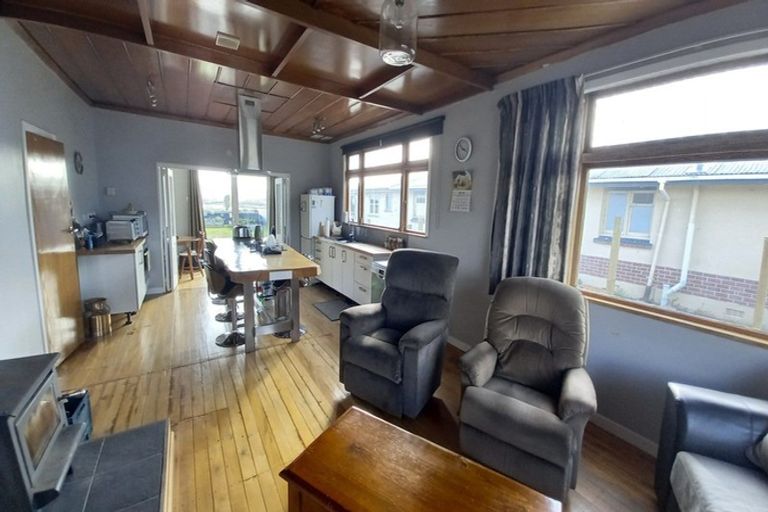 Photo of property in 19 Main Road, Tuatapere, 9620