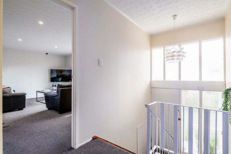 Photo of property in 2/70 Beresford Street, Bayswater, Auckland, 0622