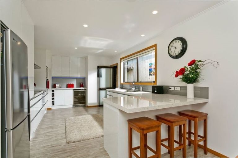 Photo of property in 72 Matipo Road, Mairangi Bay, Auckland, 0630