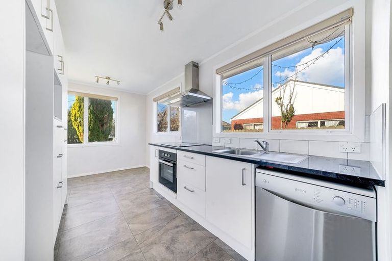 Photo of property in 28 Middlemore Crescent, Papatoetoe, Auckland, 2025