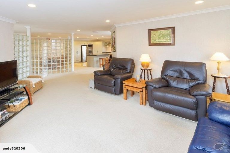 Photo of property in 2/3 Caldbeck Rise, Northpark, Auckland, 2013