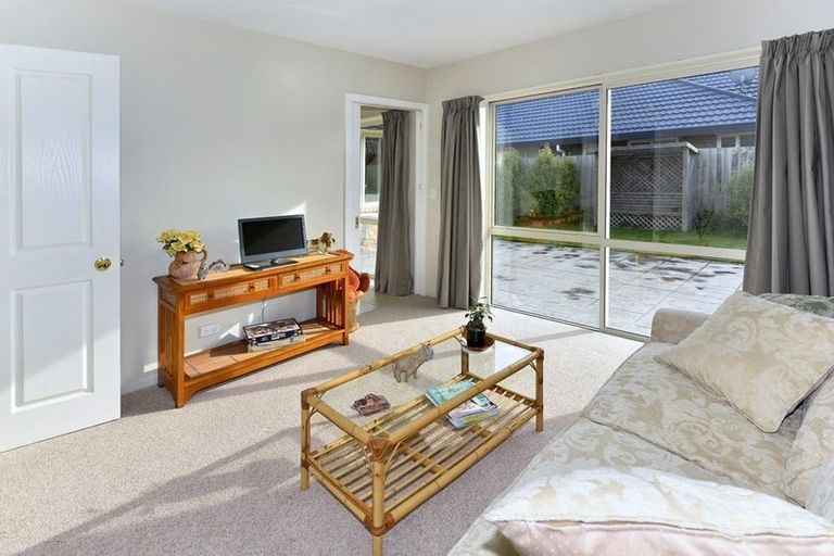 Photo of property in 27 Broadhaven Avenue, Parklands, Christchurch, 8083