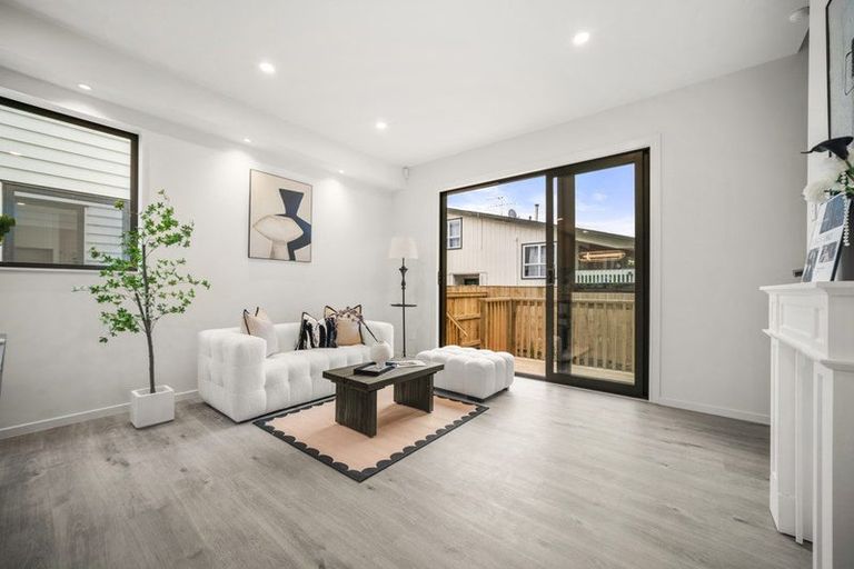 Photo of property in 21c Hillcrest Avenue, Hillcrest, Auckland, 0627