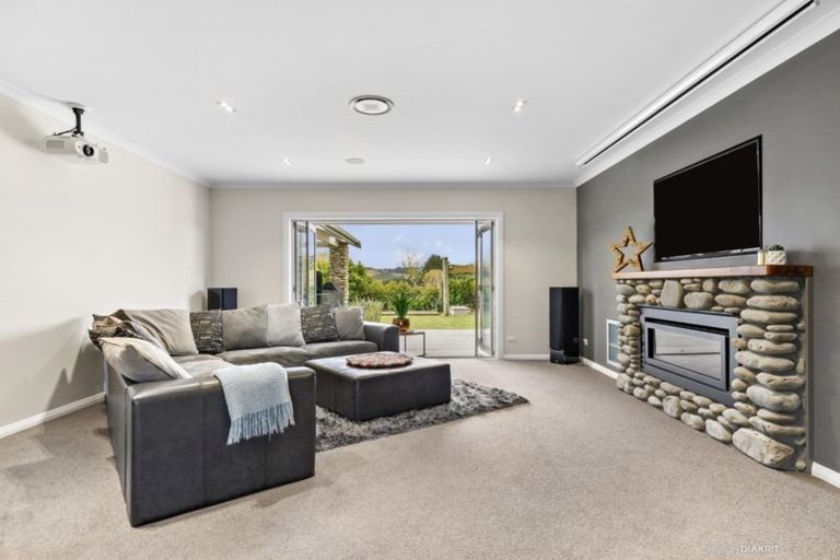 Photo of property in 30 Kakariki Way, Whitemans Valley, Upper Hutt, 5371