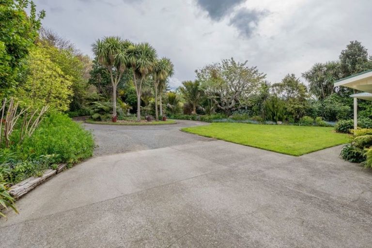 Photo of property in 33 Mokena Kohere Street, Manakau, Levin, 5573